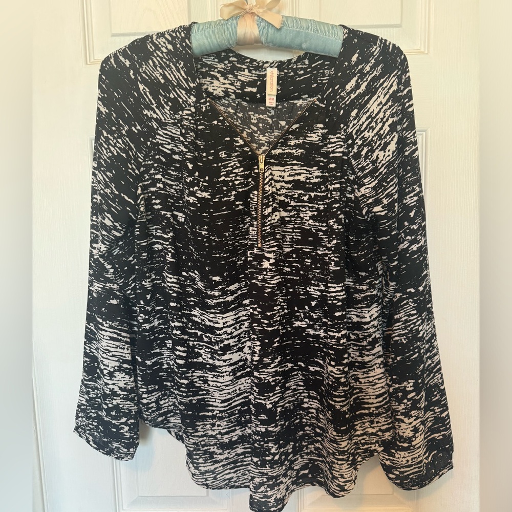 Women’s xhilaration quarter zip blouse